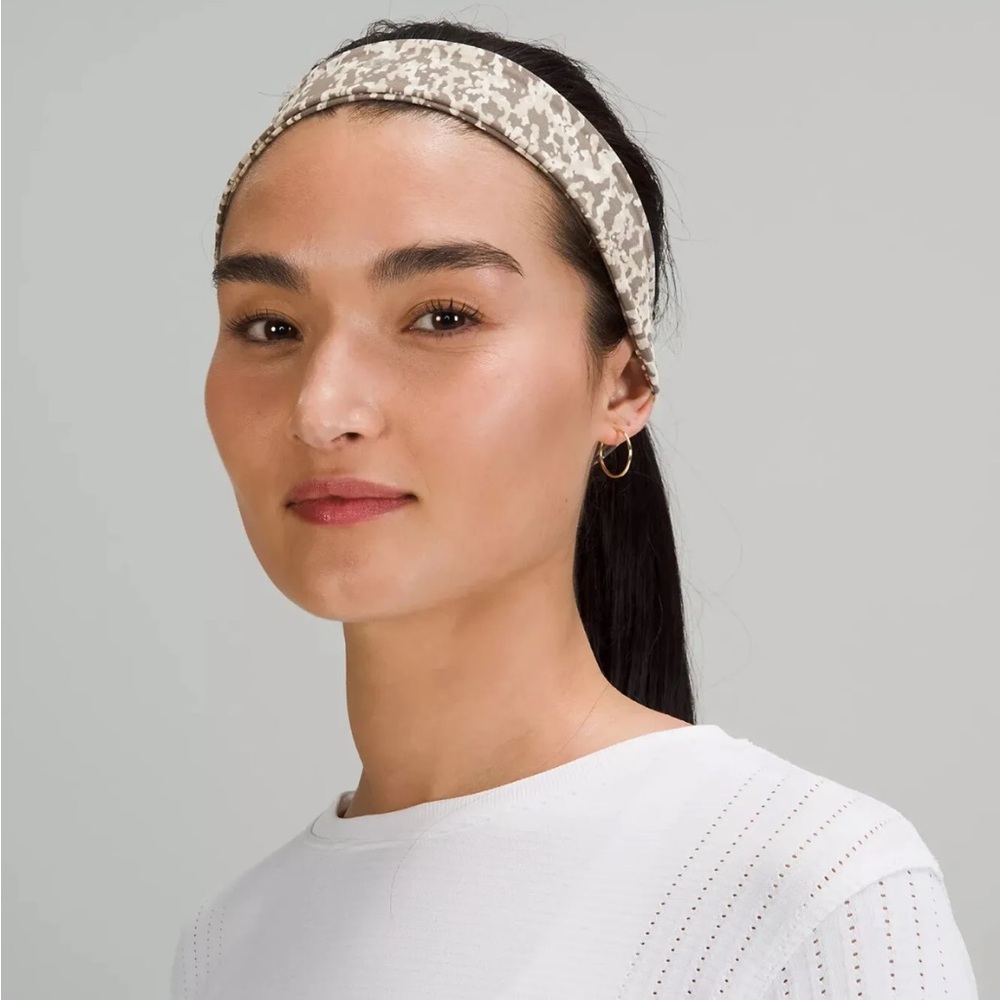 NWOT Lululemon Fly Away Tamer Headband Leopard Camo White Opal